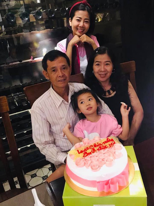 Mai Phương hạnh phúc khoe con gái 5 tuổi đã cực tâm lý, biết tặng hoa trong Ngày của mẹ - Ảnh 3. Mai Phương hạnh phúc khoe con gái 5 tuổi đã cực tâm lý, biết tặng hoa trong Ngày của mẹ - Ảnh 3.