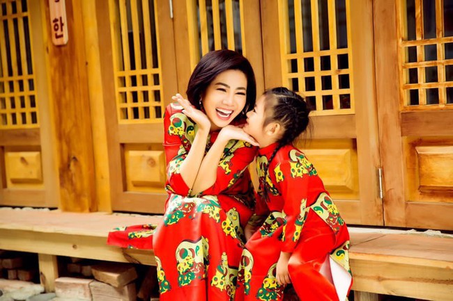 Mai Phương hạnh phúc khoe con gái 5 tuổi đã cực tâm lý, biết tặng hoa trong Ngày của mẹ - Ảnh 6. Mai Phương hạnh phúc khoe con gái 5 tuổi đã cực tâm lý, biết tặng hoa trong Ngày của mẹ - Ảnh 6.