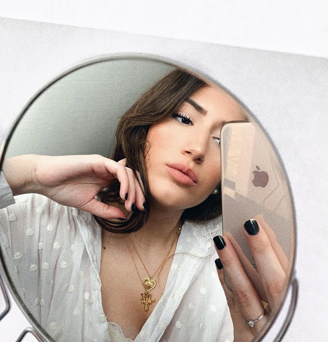 Hè này áo sơ mi trắng Zara lại gây sốt, dự là hội sành mốt sẽ phải sắm ngay vì quá đẹp “từ cái nhìn đầu tiên” - Ảnh 9. Hè này áo sơ mi trắng Zara lại gây sốt, dự là hội sành mốt sẽ phải sắm ngay vì quá đẹp “từ cái nhìn đầu tiên” - Ảnh 9.