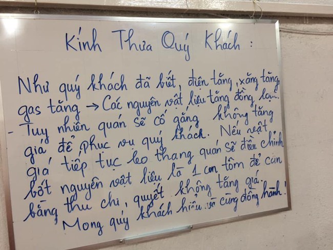 Giữa tình hình giá xăng điện tăng cao, 1 quán bún mắm ở Sài Gòn đăng thông báo xin bớt 1 con tôm trong tô bún để giữ nguyên giá gây xôn xao - Ảnh 1.