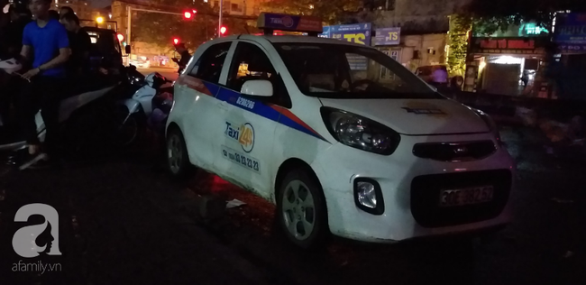 Hà Nội: Nữ tài xế taxi bị nam thanh niên đâm gục trong xe rồi bỏ chạy - Ảnh 2.