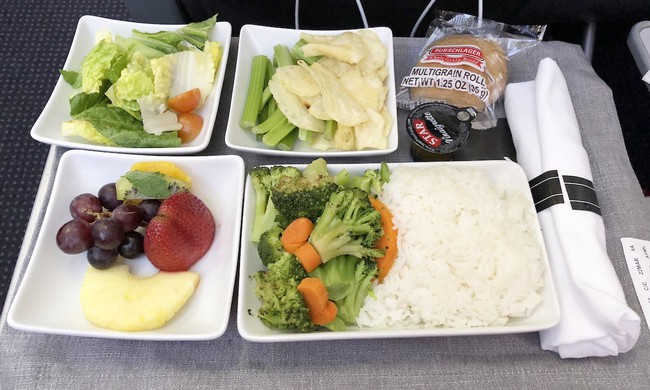 Từ trường hợp em bé bị bỏng vì ăn mì trên máy bay, lưu ý các món tuyệt đối không ăn khi cho trẻ đi du lịch - Ảnh 10.