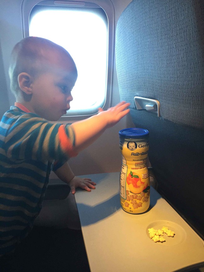 Từ trường hợp em bé bị bỏng vì ăn mì trên máy bay, lưu ý các món tuyệt đối không ăn khi cho trẻ đi du lịch - Ảnh 13.