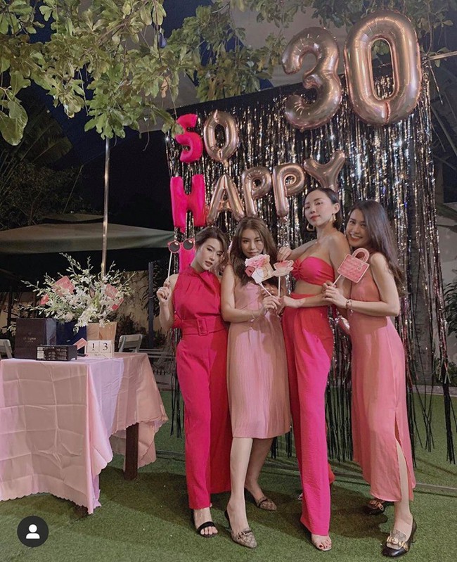 Tóc Tiên mở tiệc All pink cùng hội hot girl đình đám, chính thức gia nhập hội mỹ nhân chạm ngõ 30 của Vbiz - Ảnh 2.