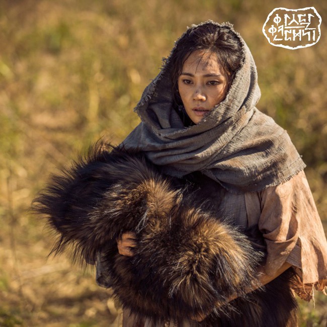 Hé lộ nhan sắc của “mẹ” Song Joong Ki trong phim mới: Vừa trẻ vừa xinh, lấn át cả 2 nữ chính - Ảnh 4.