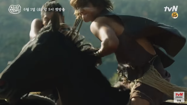 Hé lộ cảnh chém giết đẫm máu trong phim mới của Song Joong Ki - Ảnh 3.