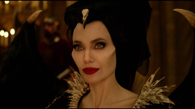 Angelina Jolie xinh đẹp và đáng sợ gấp bội trong trailer mới của Tiên Hắc Ám 2 - Ảnh 7.