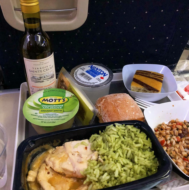 Dạo một vòng xem món ăn trên máy bay của các nước, Việt Nam phục vụ mì Ý trong khi Mỹ, Pháp phục vụ cơm - Ảnh 1.