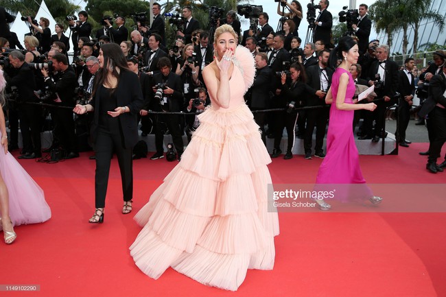 Muốn lịm đi với màn tập hợp váy công chúa ngày khai mạc Cannes 2019, bộ nào cũng bồng bềnh thần tiên quá đỗi - Ảnh 12.