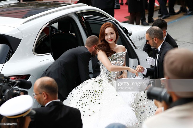 Muốn lịm đi với màn tập hợp váy công chúa ngày khai mạc Cannes 2019, bộ nào cũng bồng bềnh thần tiên quá đỗi - Ảnh 8.