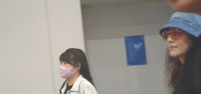 Diệt Tuyệt sư thái - Châu Hải My xuất hiện giản dị và chớp nhoáng tại sân bay Tân Sơn Nhất - Ảnh 1.