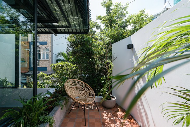 Ngôi nhà tọa lạc tại góc khuất trong con hẻm nhỏ đẹp ấn tượng với điểm nhấn từ gạch trần và cây xanh ở quận Phú Nhuận, TP. HCM - Ảnh 10.
