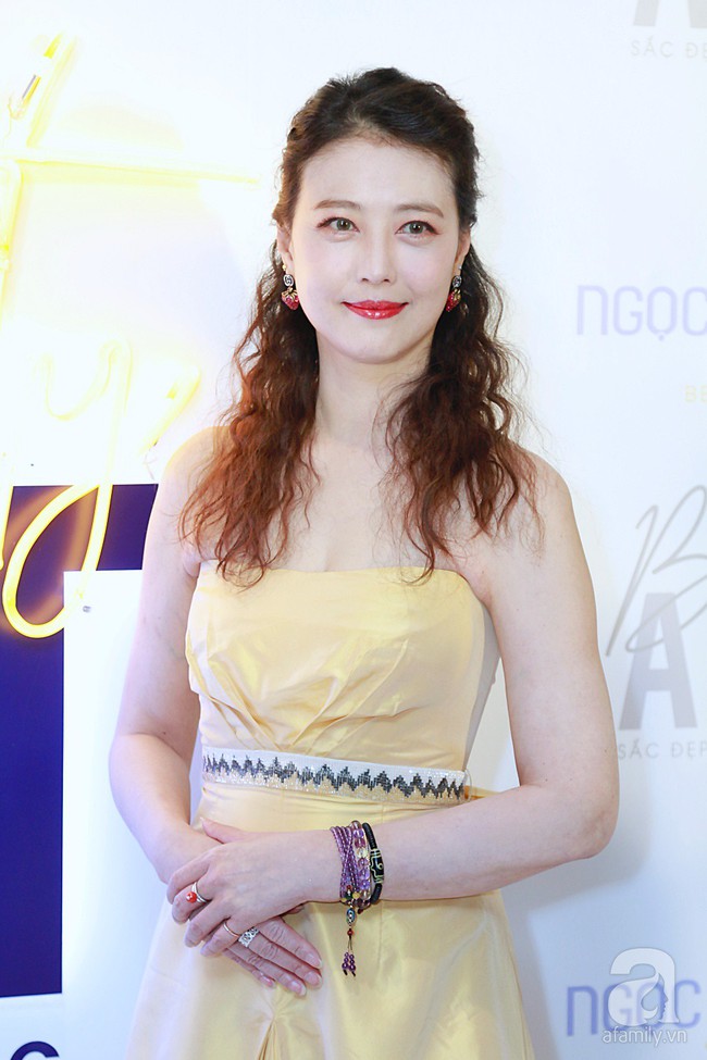 Hoa hậu Hương Giang xinh đẹp tỏa sáng khi đứng cạnh minh tinh Châu Hải My - Ảnh 2.