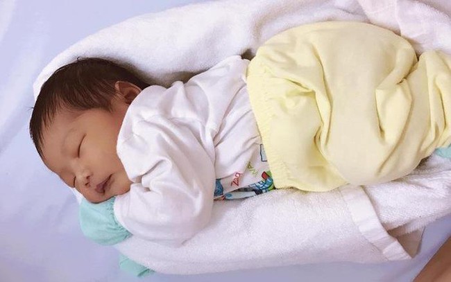 Cùng lắng nghe chuyên gia tiết lộ những điều mẹ cần lưu ý ngay trong tuần đầu tiên sinh em bé - Ảnh 2.