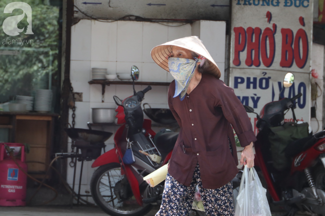 Chùm ảnh: Người Hà Nội vật vã di chuyển giữa trời nóng như lửa đốt, có nơi lên tới hơn 40 độ C - Ảnh 7.