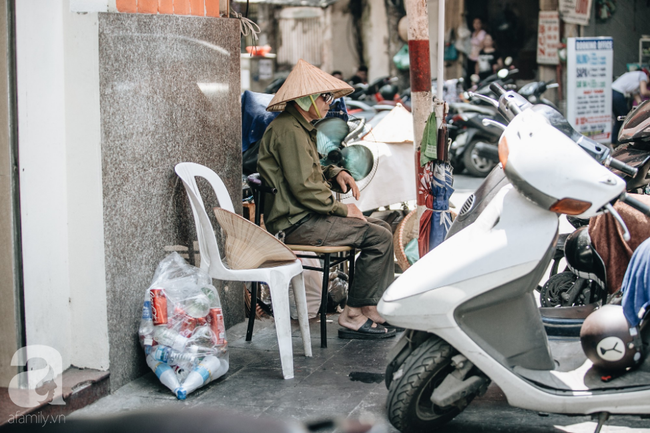 Nắng nóng hơn 40 độ tràn về, Hà Nội hầm hập như chảo lửa, người dân hóa thân thành đủ kiểu ninja - Ảnh 15.