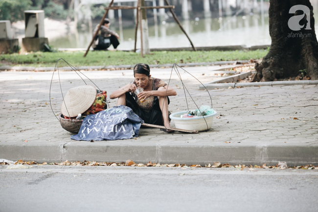 Nắng nóng hơn 40 độ tràn về, Hà Nội hầm hập như chảo lửa, người dân hóa thân thành đủ kiểu ninja - Ảnh 8.