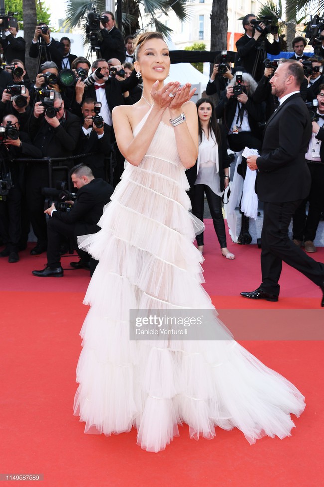 Thảm đỏ Cannes 2019 ngày thứ 3: “Đội quân” mỹ nhân Thái Lan chiếm spotlight, Hoa hậu thế giới xuất hiện với thân hình mũm mĩm - Ảnh 8. Thảm đỏ Cannes 2019 ngày thứ 3: “Đội quân” mỹ nhân Thái Lan chiếm spotlight, Hoa hậu thế giới xuất hiện với thân hình mũm mĩm - Ảnh 8.