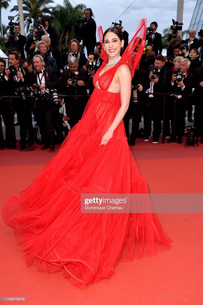 Ngộp thở với các  màn khoe ngực táo bạo tại Cannes ngày 4: Mỹ nhân Như Ý Truyện khoe sắc với váy xẻ cũng vẫn chào thua siêu mẫu thả rông vòng 1  - Ảnh 14.