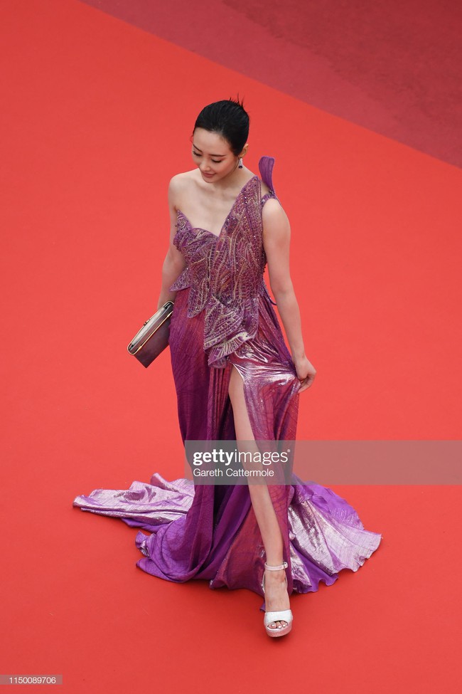 Thảm đỏ Cannes ngày thứ 5: Sao Hollywood đuối sức, dàn sao Hoa ngữ xúng xính váy áo khoe sắc, đáng chú ý nhất là người đàn ông này  - Ảnh 8.