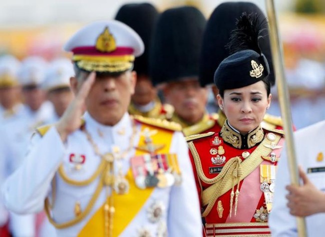 Chân dung người phụ nữ vừa được vua Thái Lan phong làm Hoàng hậu, tuyên bố kết hôn lần thứ 4 - Ảnh 3.
