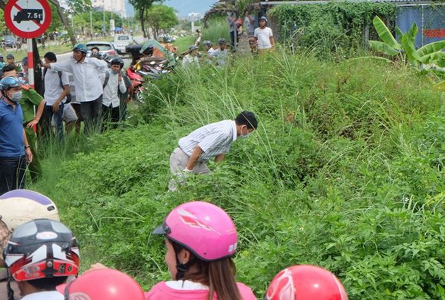 Nam Định: Tá hỏa phát hiện thi thể nam giới giữa cánh đồng, bên cạnh chiếc xe gắn máy - Ảnh 1.