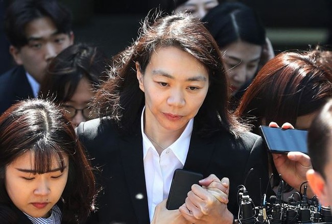 Con gái cựu chủ tịch Korean Air hầu tòa vì thuê 11 người giúp việc bất hợp pháp - Ảnh 1.