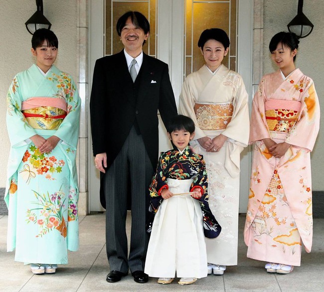 Thân vương Fumihito - vị Tân thái tử chuẩn mực và cuộc hôn nhân gây tranh cãi nhưng rốt cuộc lại hóa giải  khủng hoảng người kế vị của Hoàng gia Nhật - Ảnh 17.