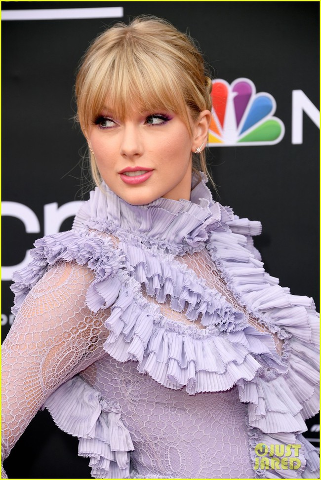 Thảm đỏ Billboard 2019: Rắn chúa Taylor Swift xứng danh nữ hoàng thảm đỏ, loạt sao vô danh làm lố khoe ngực, khoe thân  - Ảnh 2.