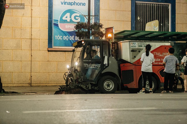 Người Hà Nội ủng hộ việc lắp camera ghi hình, phạt 7 triệu đồng hành vi xả rác ở phố đi bộ - Ảnh 9.