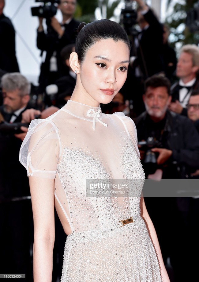 Thảm đỏ Cannes ngày thứ 6: Hoa hậu đẹp nhất thế giới xuất hiện cực nổi bật cũng không gây bão bằng màn vỗ mông của hai siêu mẫu - Ảnh 19.