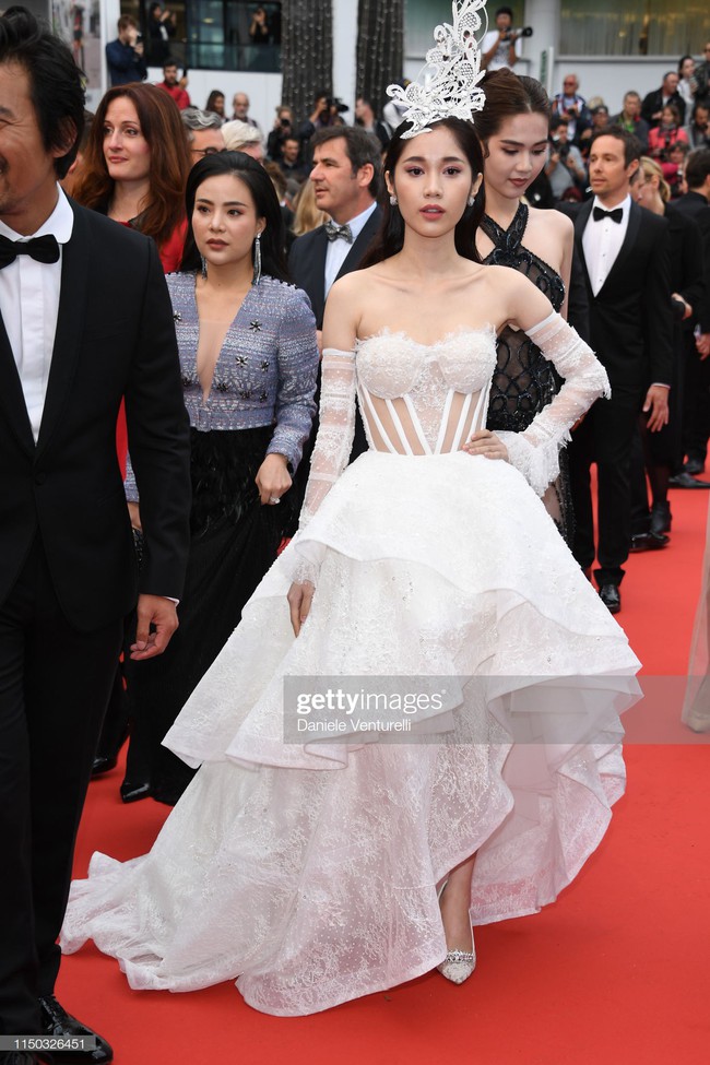 Nếu Khắc Tiệp định kể chuyện cổ tích tại Cannes thì Ngọc Trinh ắt hẳn phải vào vai Cám, nhường vai chính diện cho cô gái này  - Ảnh 7.