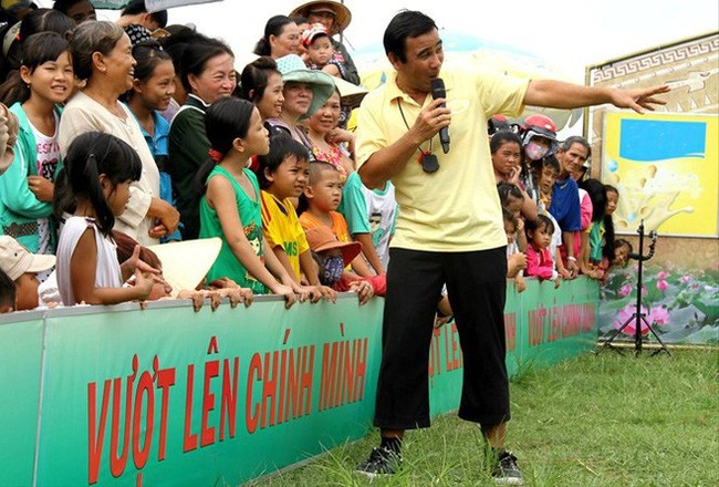 MC nông dân Quyền Linh: Gian lận để giúp đỡ những hoàn cảnh khó khăn - Ảnh 1.