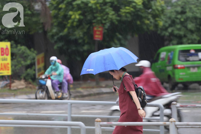 Đang nắng nóng chuyển sang mưa rào, cẩn trọng để tránh những bệnh này ở cả người lớn và trẻ em - Ảnh 4.