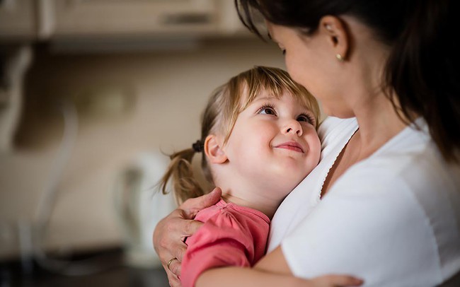 Chuyên gia tâm lý giải đáp vì sao nhiều bé chỉ hư với mẹ mà không phải ai khác - Ảnh 2.