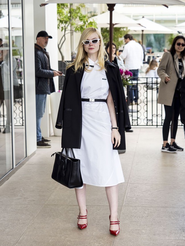 Elle Fanning tiết lộ bị ngất xỉu khi xiết mình trong chiếc váy của Prada, sự việc chính là lời cảnh tỉnh cho nhiều chị em! - Ảnh 13.