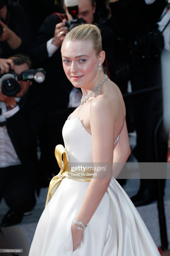 Thảm đỏ Cannes ngày thứ 8: Quý tử nhà David Beckham bảnh trai bên bạn gái xinh đẹp, tiên nữ Elle Fanning lại chiếm spotlight nhờ bộ váy quý tộc  - Ảnh 14.