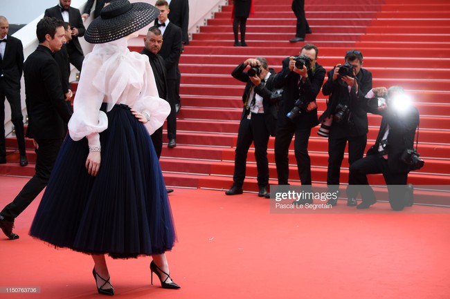 Thảm đỏ Cannes ngày thứ 8: Quý tử nhà David Beckham bảnh trai bên bạn gái xinh đẹp, tiên nữ Elle Fanning lại chiếm spotlight nhờ bộ váy quý tộc  - Ảnh 5.