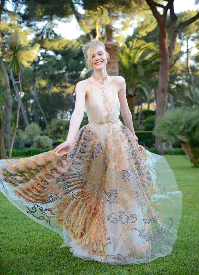 Giám khảo trẻ nhất lịch sử Cannes Elle Fanning: Đẹp vô thực, từ bóng của chị gái thành cô tiên nước Mỹ quyền lực - Ảnh 17.