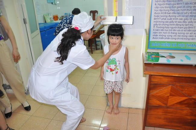 Hà Nội sẽ có 443.736 trẻ nghìn trẻ 6-36 tháng tuổi được uống vitamin A trong dịp Ngày vi chất dinh dưỡng - Ảnh 1.