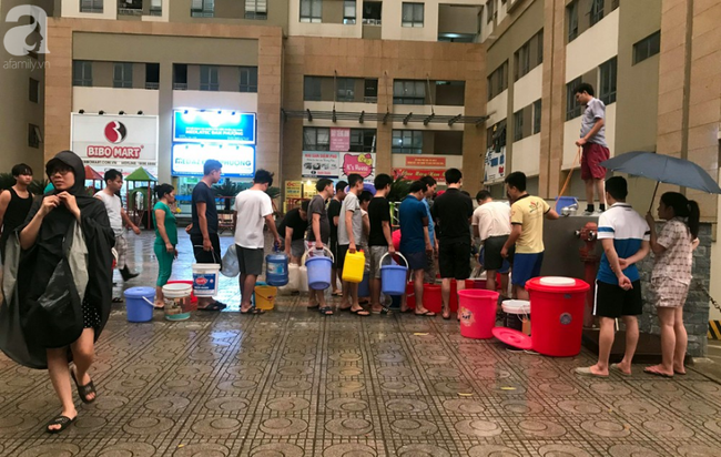 Hà Nội: Gần 10.000 cư dân bức xúc khi phải chờ đợi xách từng xô nước trong 3 ngày liên tiếp   - Ảnh 2.