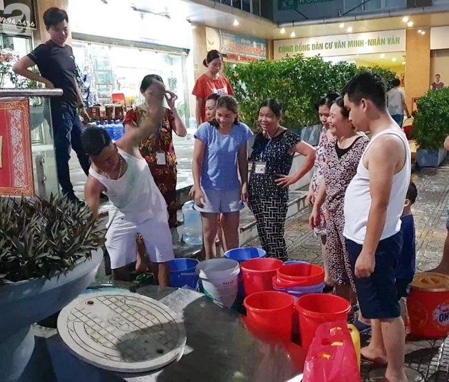 Hà Nội: Gần 10.000 cư dân bức xúc khi phải chờ đợi xách từng xô nước trong 3 ngày liên tiếp   - Ảnh 3.