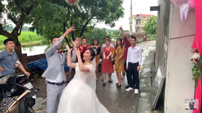 Youtuber Phương Hữu Dưỡng bất ngờ theo vợ bỏ cuộc chơi, đi Lexus đón dâu, mời cả Chu Bin nhưng danh tính cô dâu mới là điều bất ngờ - Ảnh 14.