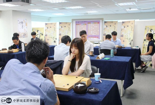Dân mạng xuýt xoa không thể rời mắt trước vẻ đẹp như tranh vẽ của nữ kỳ thủ được ví là nàng tiên cờ vây, vừa xinh đẹp lại có trí tuệ hơn người - Ảnh 14. Dân mạng xuýt xoa không thể rời mắt trước vẻ đẹp như tranh vẽ của nữ kỳ thủ được ví là nàng tiên cờ vây, vừa xinh đẹp lại có trí tuệ hơn người - Ảnh 14.