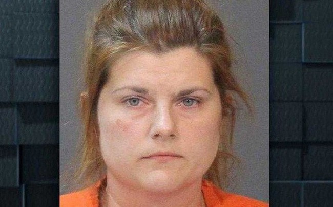 Cô giáo Mỹ 34 tuổi bị bắt với cáo buộc hiếp dâm học sinh nam 10 tuổi - Ảnh 1.