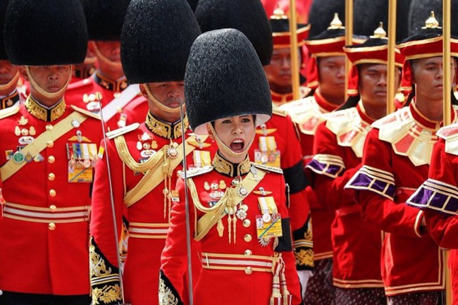Ảnh: Vẻ đẹp của nữ tướng vừa được sắc phong làm Hoàng hậu Thái Lan - Ảnh 10.