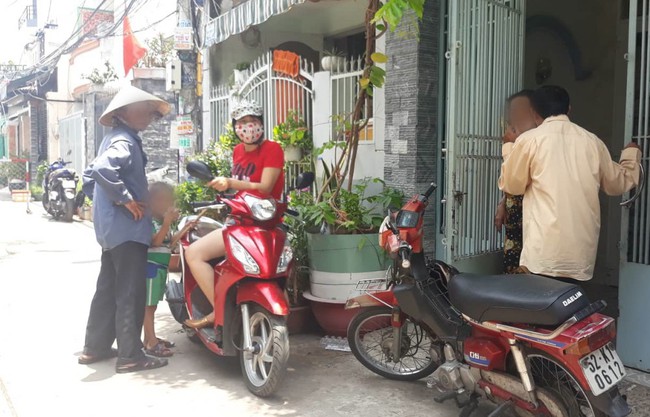 Vụ nghịch tử sát hại mẹ, bà ngoại và dì ở Sài Gòn: Tiếng khóc nghẹn bất lực của người cha trong đêm mưa - Ảnh 4.