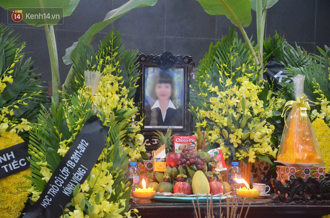 Hàng nghìn người khóc cạn nước mắt trong tang lễ của nữ giáo viên bị ô tô tông tử vong ở hầm Kim Liên - Ảnh 5.