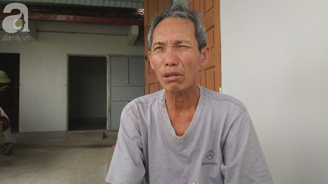 Tâm sự của người cha nhốt con trai như vật nuôi trong chuồng đầy ruồi muỗi: Cái gì đưa vào nó cũng đập phá, ai mà không thương con - Ảnh 1. Tâm sự của người cha nhốt con trai như vật nuôi trong chuồng đầy ruồi muỗi: Cái gì đưa vào nó cũng đập phá, ai mà không thương con - Ảnh 1.