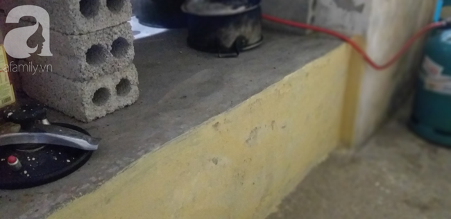 Tâm sự của người cha nhốt con trai như vật nuôi trong chuồng đầy ruồi muỗi: Cái gì đưa vào nó cũng đập phá, ai mà không thương con - Ảnh 3. Tâm sự của người cha nhốt con trai như vật nuôi trong chuồng đầy ruồi muỗi: Cái gì đưa vào nó cũng đập phá, ai mà không thương con - Ảnh 3.